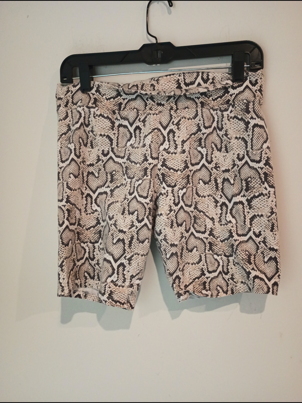 C EST 1946 Women Shorts M Medium Snakeskin Python Print High Rise Stretch Cotton